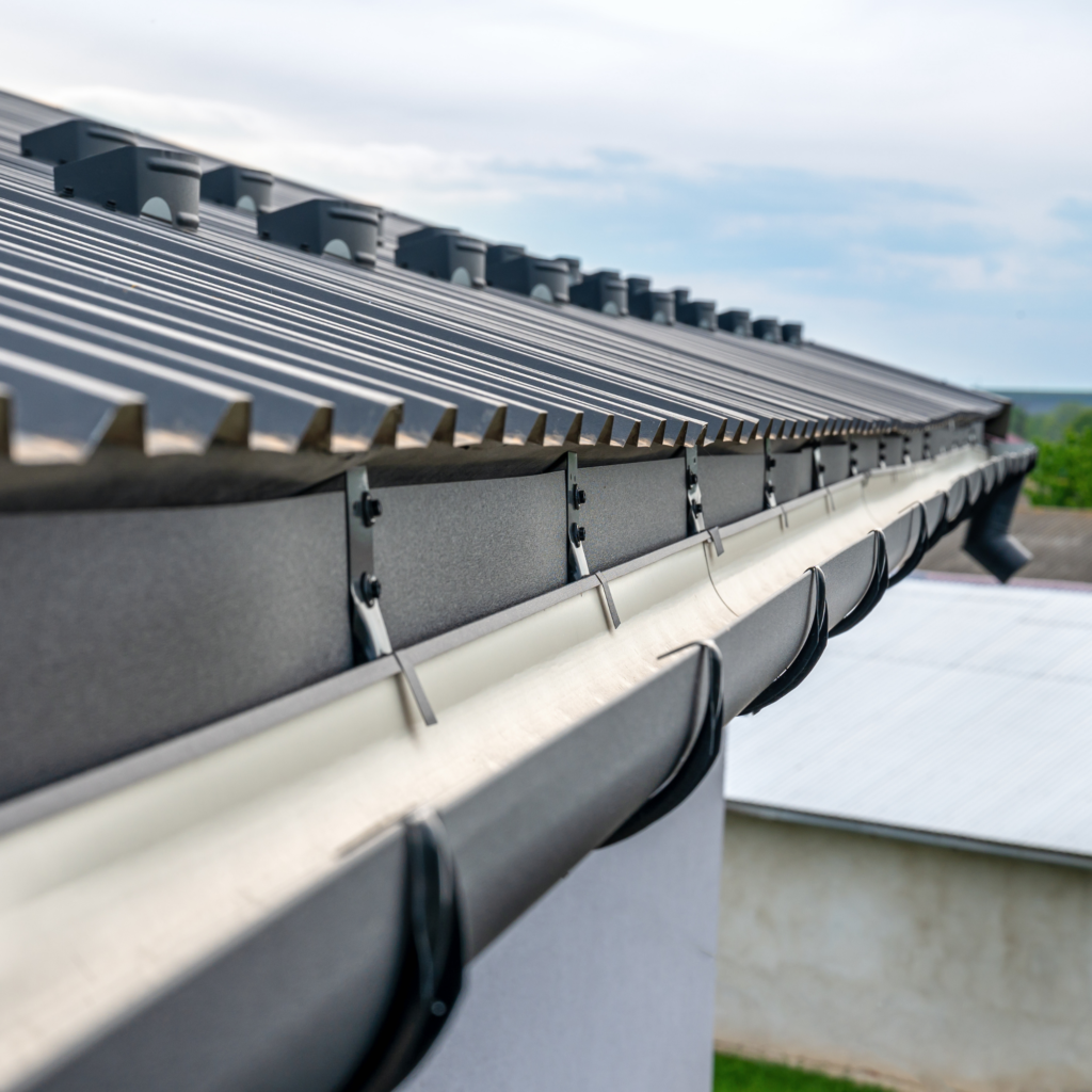 Aluminium, zinc ou fonte selon la façade